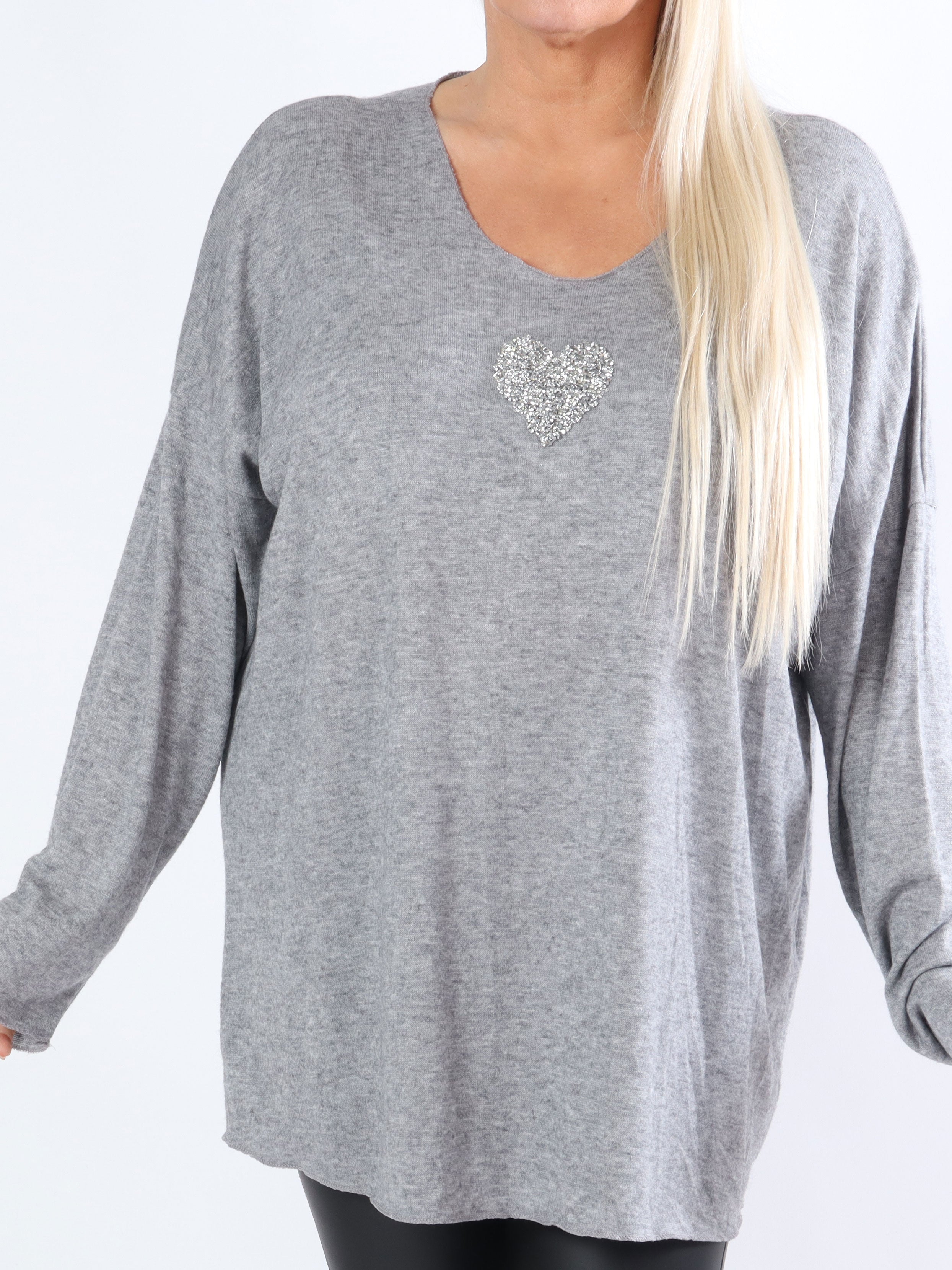 Nayara - Blød plus size bluse med lille sølvhjerte